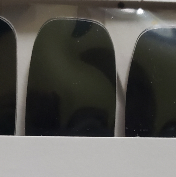 New and sealed Color Street Midnight in Manhattan - Picture 3 of 3